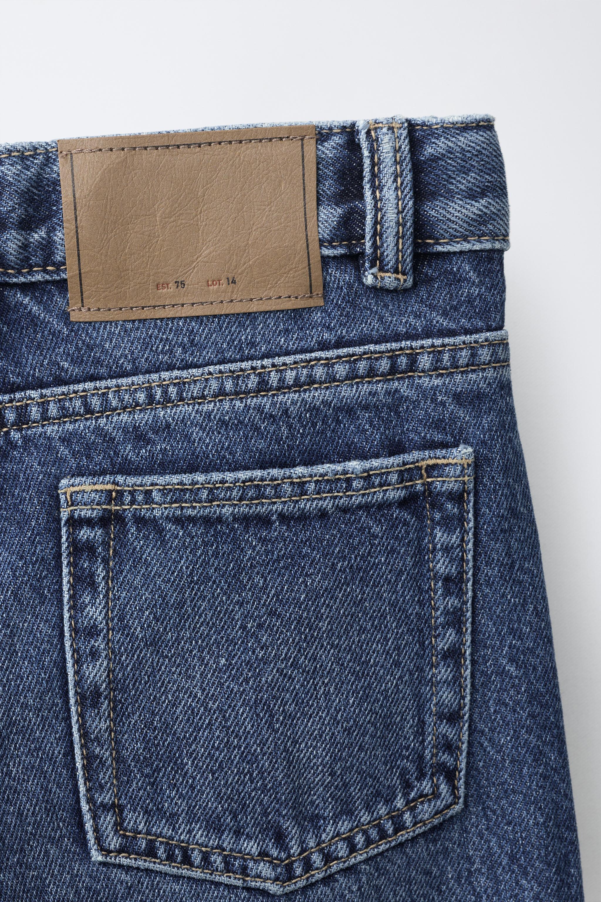 STRAIGHT LEG JEANS